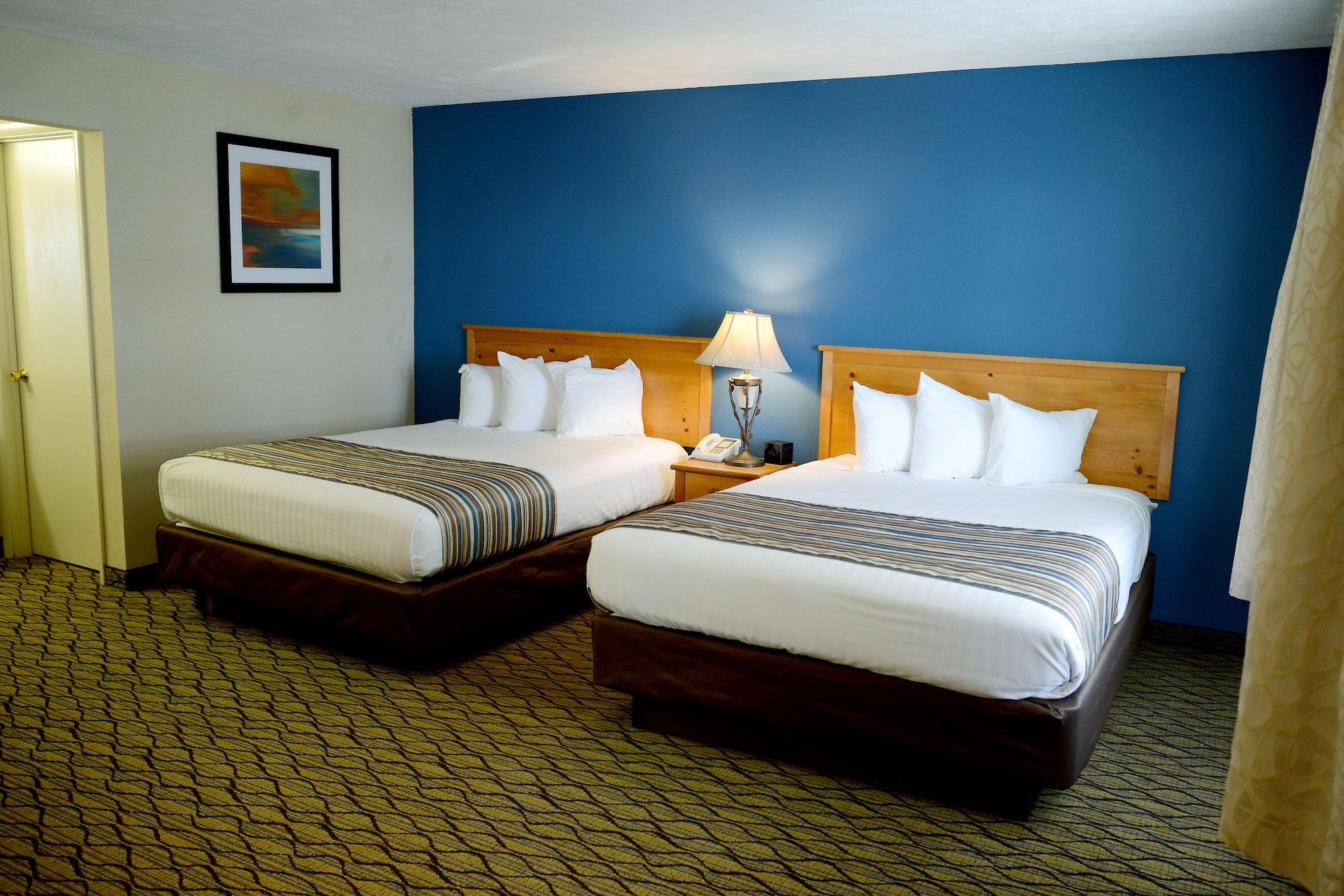 Baymont By Wyndham St. Ignace Lakefront Екстер'єр фото