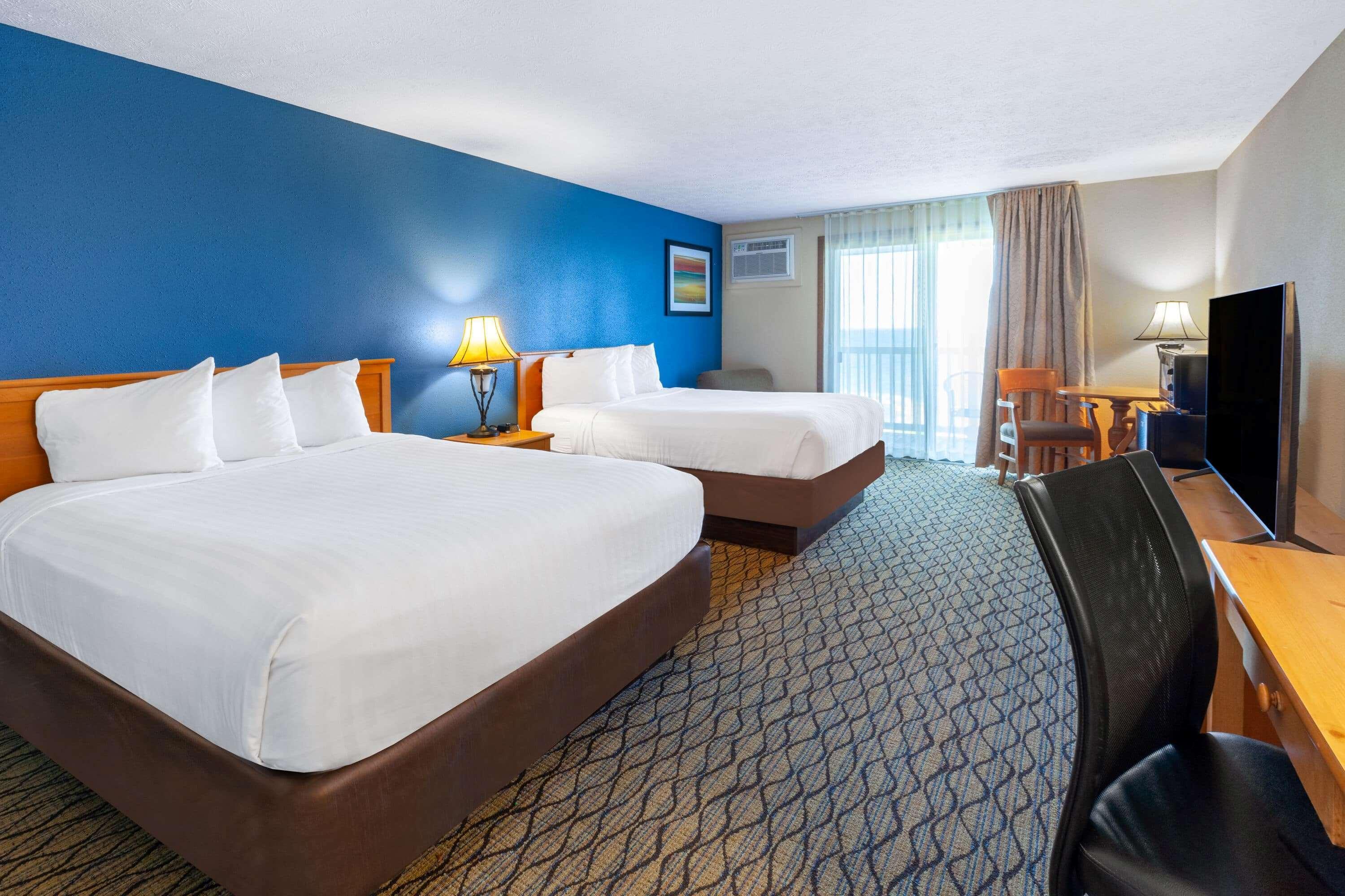Baymont By Wyndham St. Ignace Lakefront Екстер'єр фото