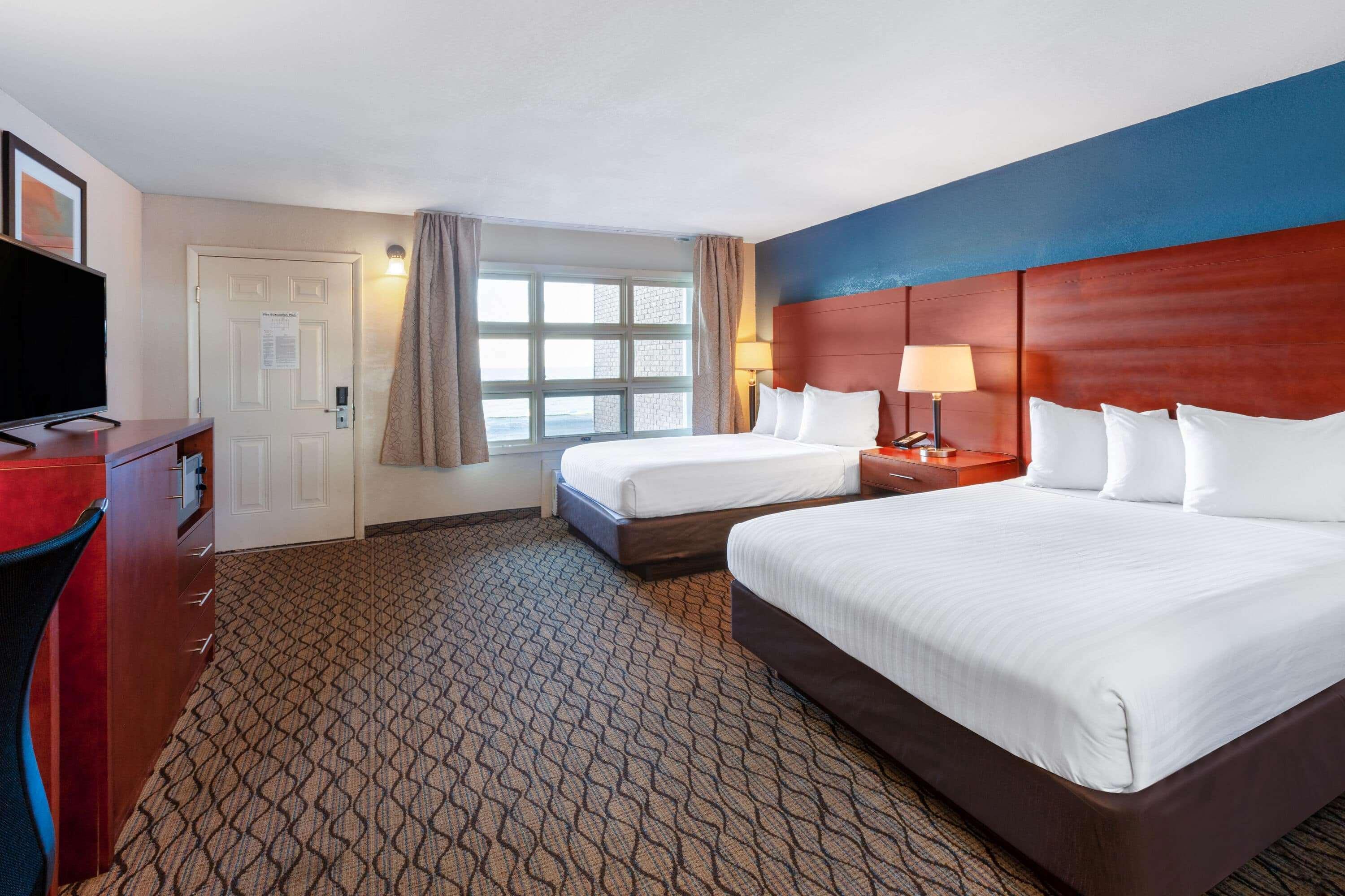 Baymont By Wyndham St. Ignace Lakefront Екстер'єр фото