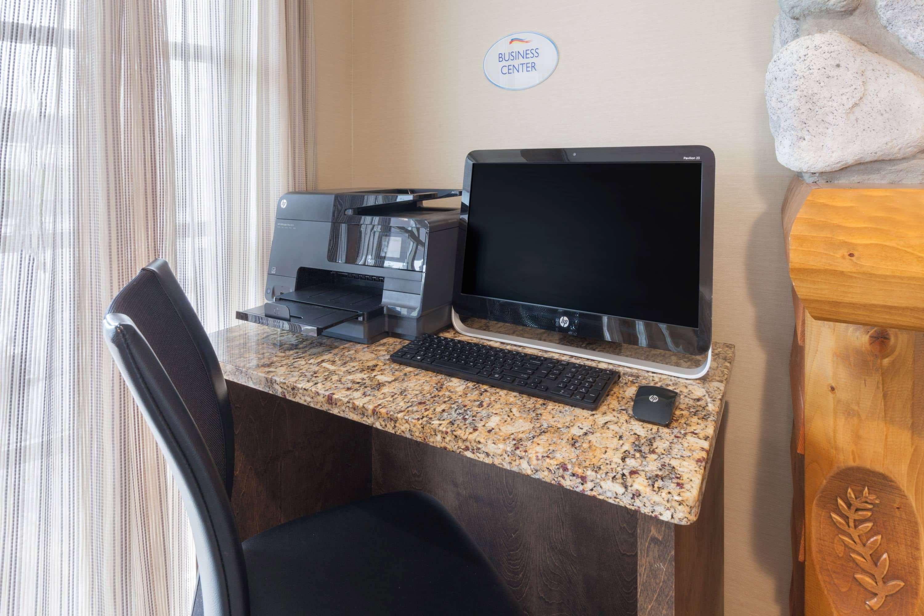Baymont By Wyndham St. Ignace Lakefront Екстер'єр фото