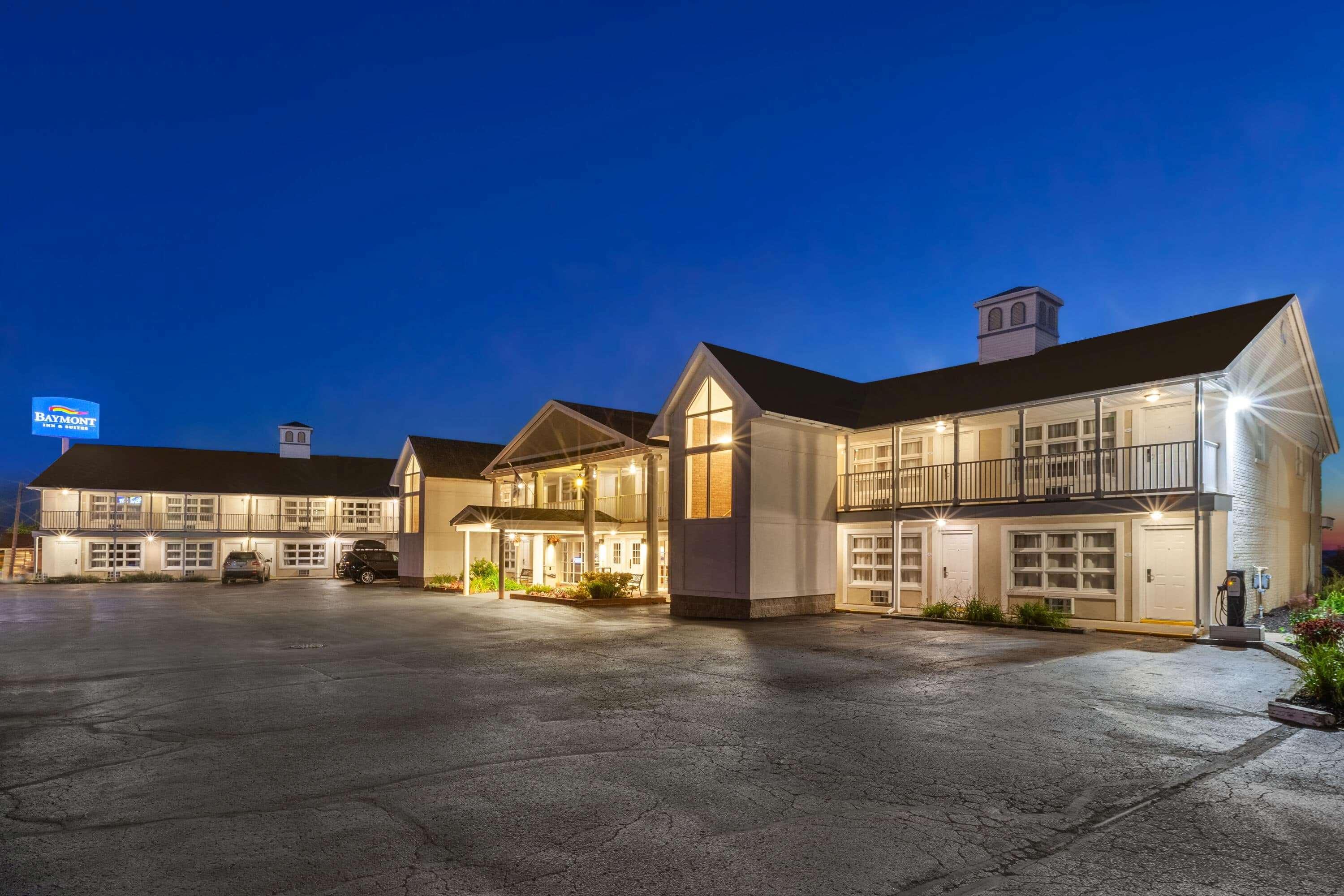 Baymont By Wyndham St. Ignace Lakefront Екстер'єр фото