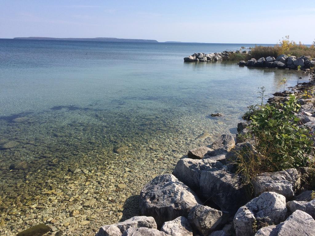 Baymont By Wyndham St. Ignace Lakefront Екстер'єр фото
