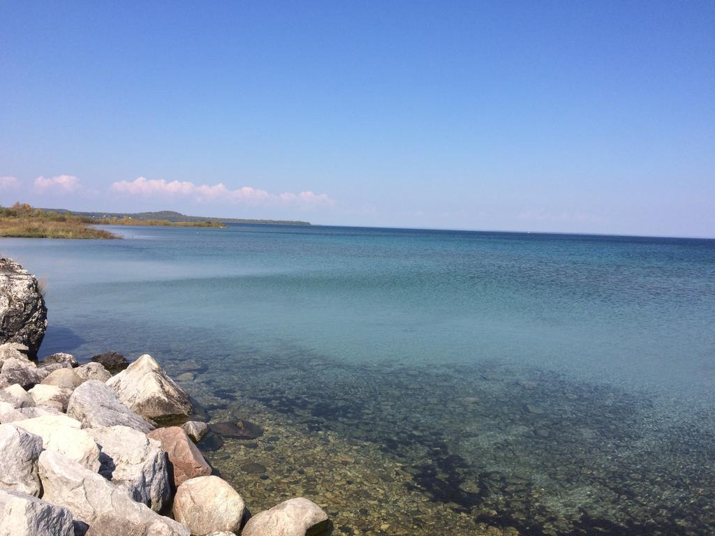 Baymont By Wyndham St. Ignace Lakefront Екстер'єр фото